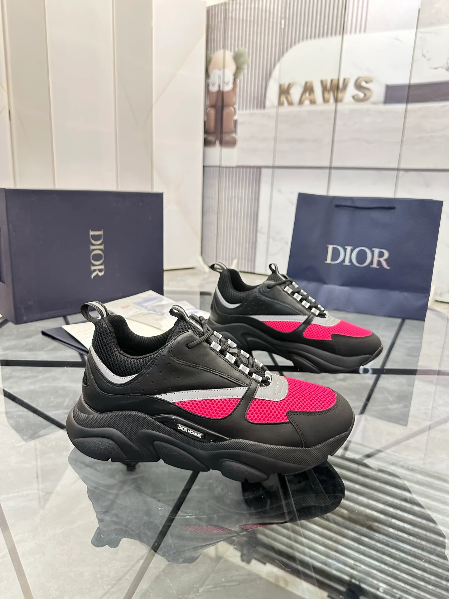 Men's shoes: 💰P460¥ Ready in Guangzhou, fully packaged Product trademark: Dior* "Dior*" low-top casual shoes Regular size: 38-46 (can be customized to 47) B22 Product materials: imported cowhide leather upper spliced ​​with original fabric, breathable lining, original outsole. Number: 920